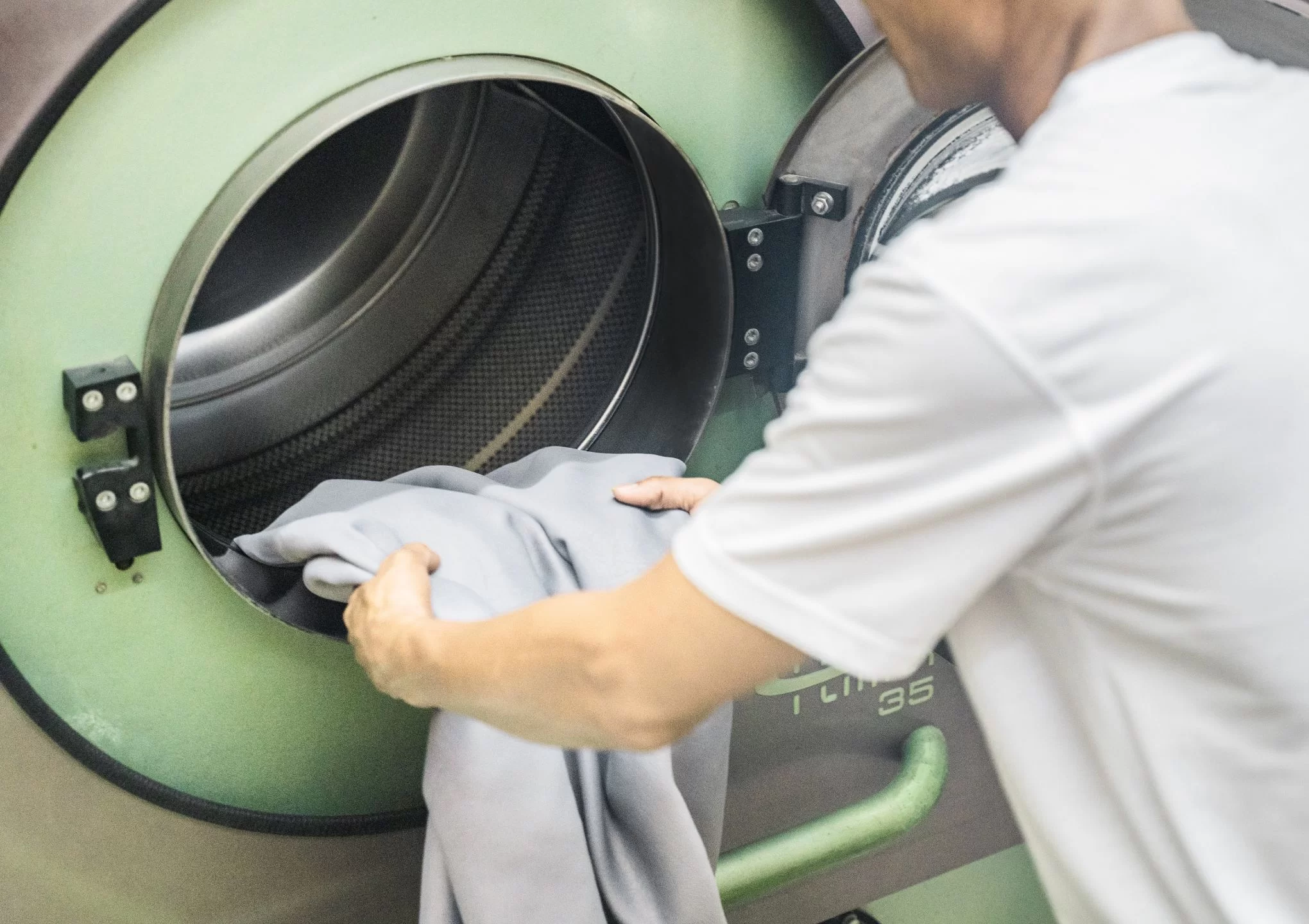 staff-putting-the-curtain-into-the-dry-cleaning-machine-Post-Featured-Image